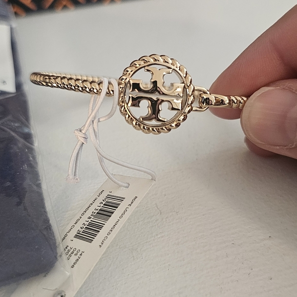 NWT Beautiful Tory Burch Gold Bracelet - Picture 3 of 4